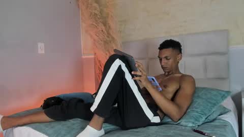 Snapshot of juliensaint_ chatting on May 30, 2026, 12:52 am Julien online show from May 30, 2026, 12:52 am