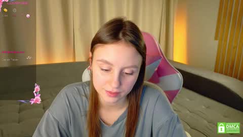 julieqt online show from December 5, 2025, 5:31 pm