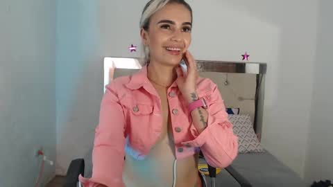 julieta__fox_ online show from February 28, 2025, 8:09 am