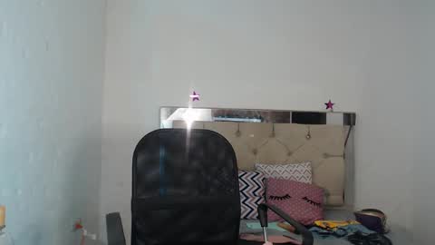 julieta__fox_ online show from March 3, 2025, 9:33 am