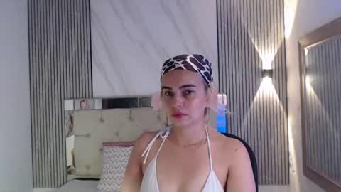 Snapshot of julieta__fox_ chatting on June 24, 2026, 7:24 pm julieta__fox_ online show from June 24, 2026, 7:24 pm