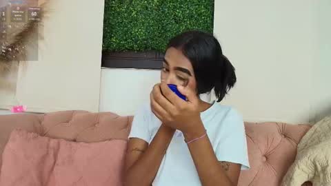 Snapshot of julieta_aguilar chatting on October 25, 2025, 7:19 pm Juli online show from October 25, 2025, 7:19 pm