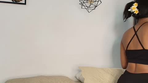 Snapshot of julieta_aguilar chatting on October 31, 2025, 7:59 pm Juli online show from October 31, 2025, 7:59 pm