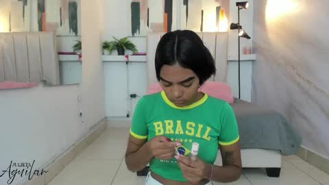 Snapshot of julieta_aguilar chatting on November 20, 2025, 8:19 pm Juli online show from November 20, 2025, 8:19 pm