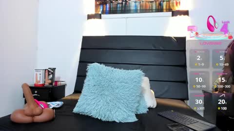 Snapshot of julieta_coopeer_ chatting on February 22, 2025, 9:56 am Julieta online show from February 22, 2025, 9:56 am