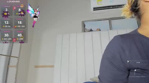 Julieta  IG juietaflower06 online show from November 25, 2025, 1:33 pm