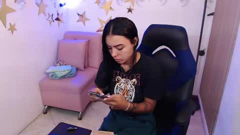 julieta_fn online show from June 18, 2026, 1:48 pm