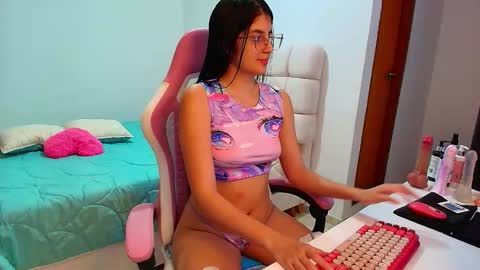 julieta_rose19 online show from November 14, 2025, 1:37 am