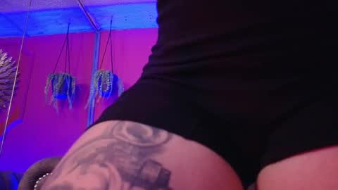 Snapshot of julieta_russell chatting on February 4, 2026, 12:00 pm Julieta online show from February 4, 2026, 12:00 pm