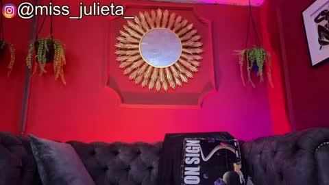 Snapshot of julieta_russell chatting on June 25, 2026, 11:37 am Julieta online show from June 25, 2026, 11:37 am