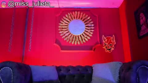 Snapshot of julieta_russell chatting on July 9, 2026, 11:47 am Julieta online show from July 9, 2026, 11:47 am