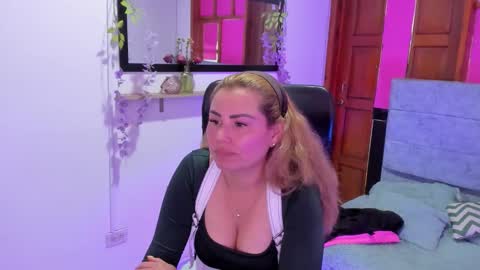 julieta_star69 online show from March 27, 2026, 7:35 pm