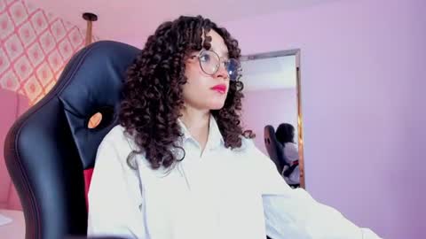 Snapshot of julieta_windsor chatting on June 20, 2026, 12:19 pm JULIETA online show from June 20, 2026, 12:19 pm
