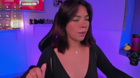 Snapshot of julietariverss chatting on April 18, 2026, 9:24 am Julieta online show from April 18, 2026, 9:24 am