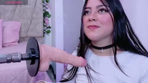 julietatorres_ online show from December 5, 2025, 4:21 am