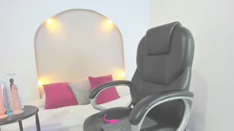 Snapshot of julieth_cooper1 chatting on September 25, 2025, 11:52 pm Julieth online show from September 25, 2025, 11:52 pm