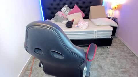 Snapshot of julieth_love_ chatting on October 12, 2025, 1:10 pm Julieth online show from October 12, 2025, 1:10 pm