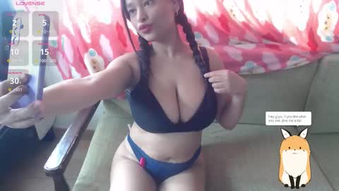 juliethserna online show from October 10, 2025, 3:44 pm