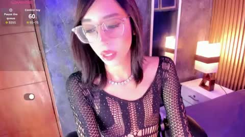 Snapshot of julietta_fox chatting on April 18, 2026, 5:00 am J U L L I E T A F O X online show from April 18, 2026, 5:00 am