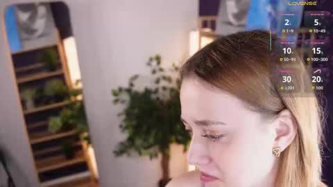 Mia online show from September 26, 2025, 3:10 am