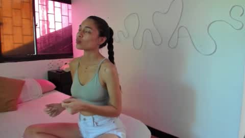 Snapshot of juliette_sweet05 chatting on November 7, 2025, 3:45 pm juliette online show from November 7, 2025, 3:45 pm