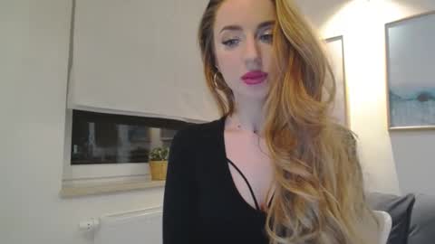 Snapshot of juliettesensual chatting on February 9, 2025, 10:00 pm JulietteSensual online show from February 9, 2025, 10:00 pm