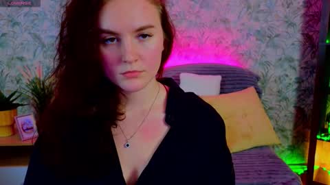 Julia online show from November 14, 2025, 2:49 pm