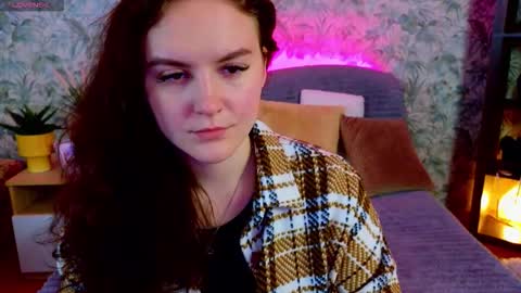 Julia online show from November 16, 2025, 1:28 pm