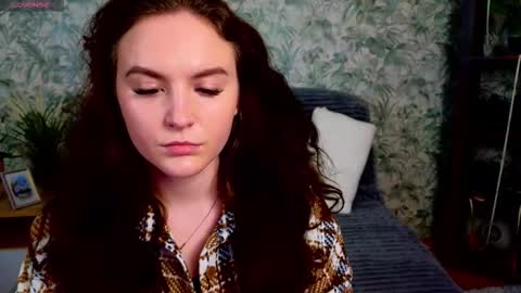 Julia online show from November 17, 2025, 1:28 pm