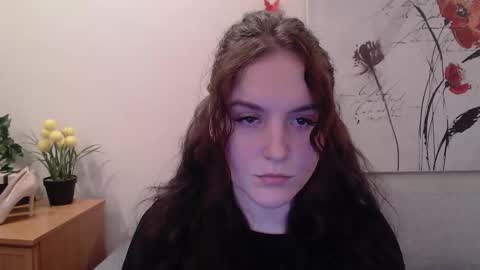 Julia online show from November 21, 2025, 4:27 pm