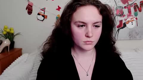 Julia online show from December 15, 2025, 2:54 pm