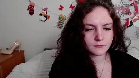 Julia online show from December 17, 2025, 4:24 pm