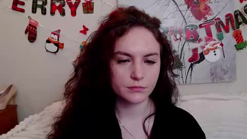 Julia online show from December 18, 2025, 1:28 pm