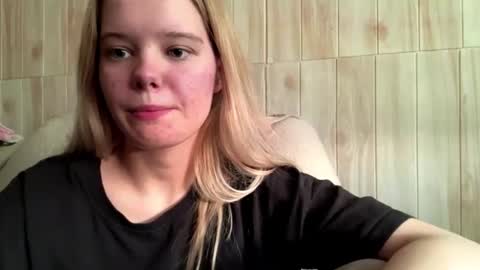 Snapshot of juligwartney chatting on June 15, 2026, 3:47 pm Malin online show from June 15, 2026, 3:47 pm