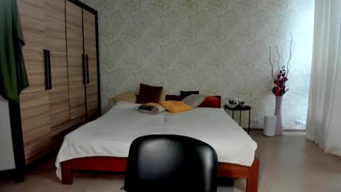 Snapshot of julissweet chatting on January 27, 2025, 7:45 am Asmodeus online show from January 27, 2025, 7:45 am