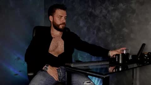 JULiUS   online show from November 4, 2025, 7:02 pm