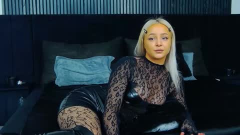 Julia online show from January 8, 2026, 11:12 am