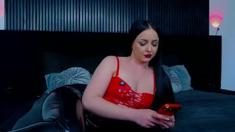 Snapshot of julliamilerrr chatting on May 3, 2026, 9:48 am Julia online show from May 3, 2026, 9:48 am