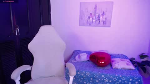 Snapshot of jully_dreams chatting on April 9, 2026, 6:35 pm July online show from April 9, 2026, 6:35 pm