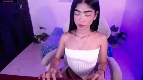Snapshot of jully_dreams chatting on April 18, 2026, 6:23 pm July online show from April 18, 2026, 6:23 pm