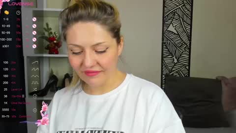 Jully online show from December 8, 2024, 4:35 am