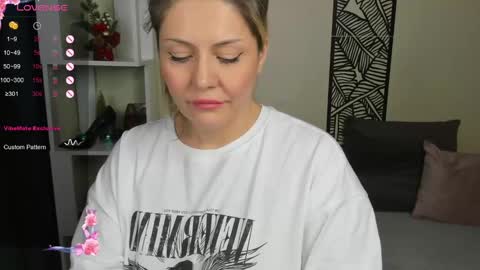 Jully online show from December 9, 2024, 5:07 am