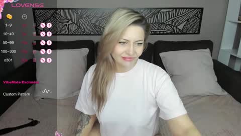 Jully online show from September 8, 2025, 11:04 pm