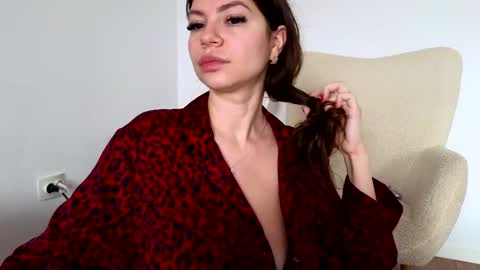 Snapshot of jullyenn chatting on December 9, 2024, 10:22 am Jully online show from December 9, 2024, 10:22 am