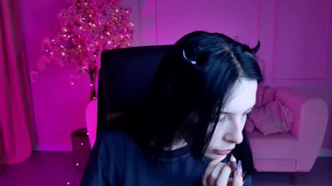 Juls online show from October 14, 2025, 9:32 am
