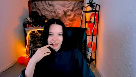 Juls online show from October 22, 2025, 10:15 am