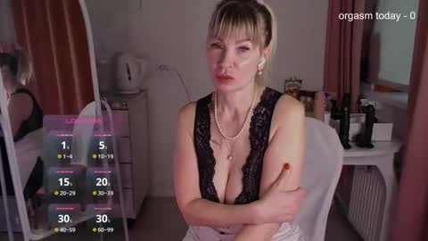 Snapshot of julvilnet chatting on February 25, 2025, 5:08 am Julia online show from February 25, 2025, 5:08 am