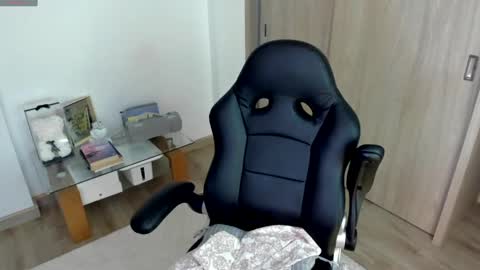 Snapshot of july_correa chatting on September 9, 2025, 11:26 pm july_correa online show from September 9, 2025, 11:26 pm