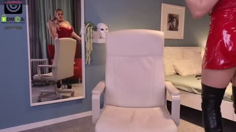 Snapshot of julya_parker chatting on January 17, 2025, 9:49 am Julya Mistress online show from January 17, 2025, 9:49 am