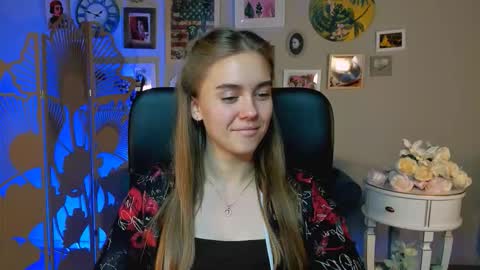 junewoods online show from November 25, 2025, 5:18 am